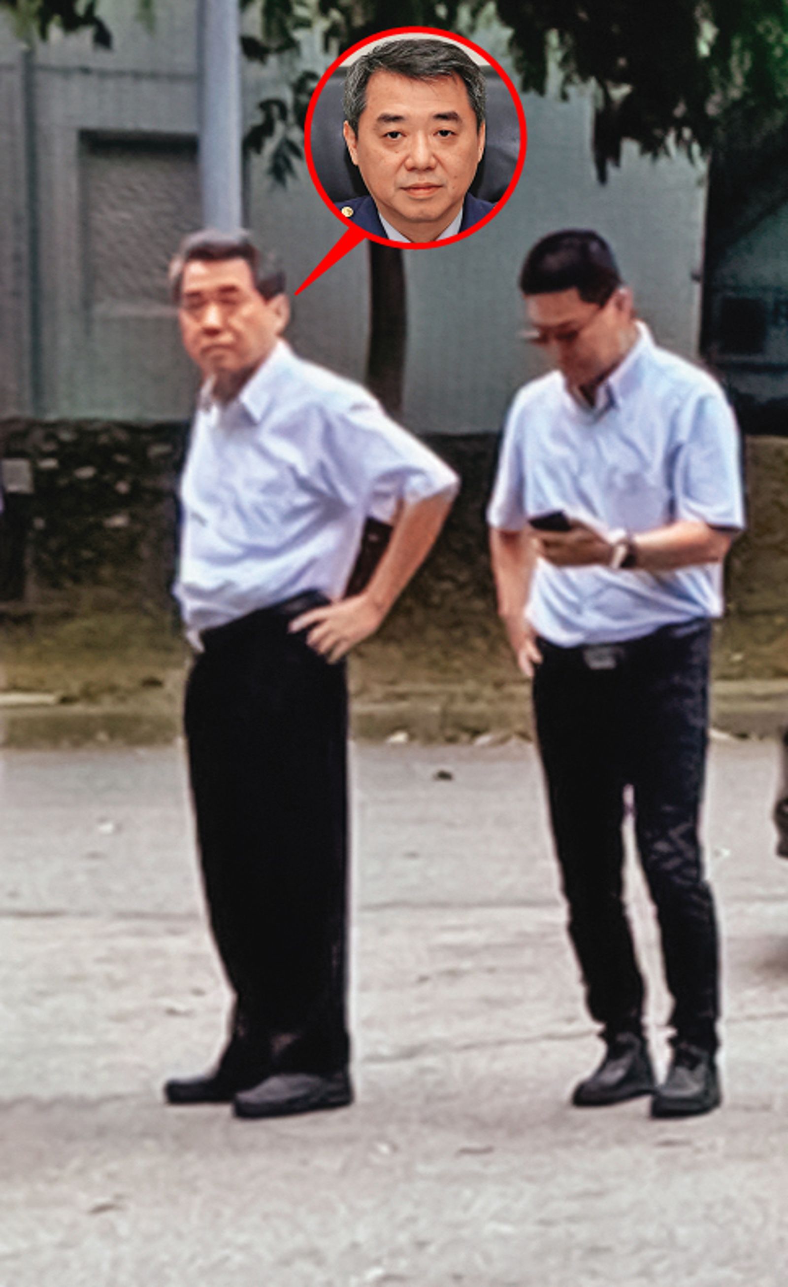 保二總隊長林建宏(左)現場指揮,但他澄清只是去督慰勤、巡視轄區。(圖/讀者提供)