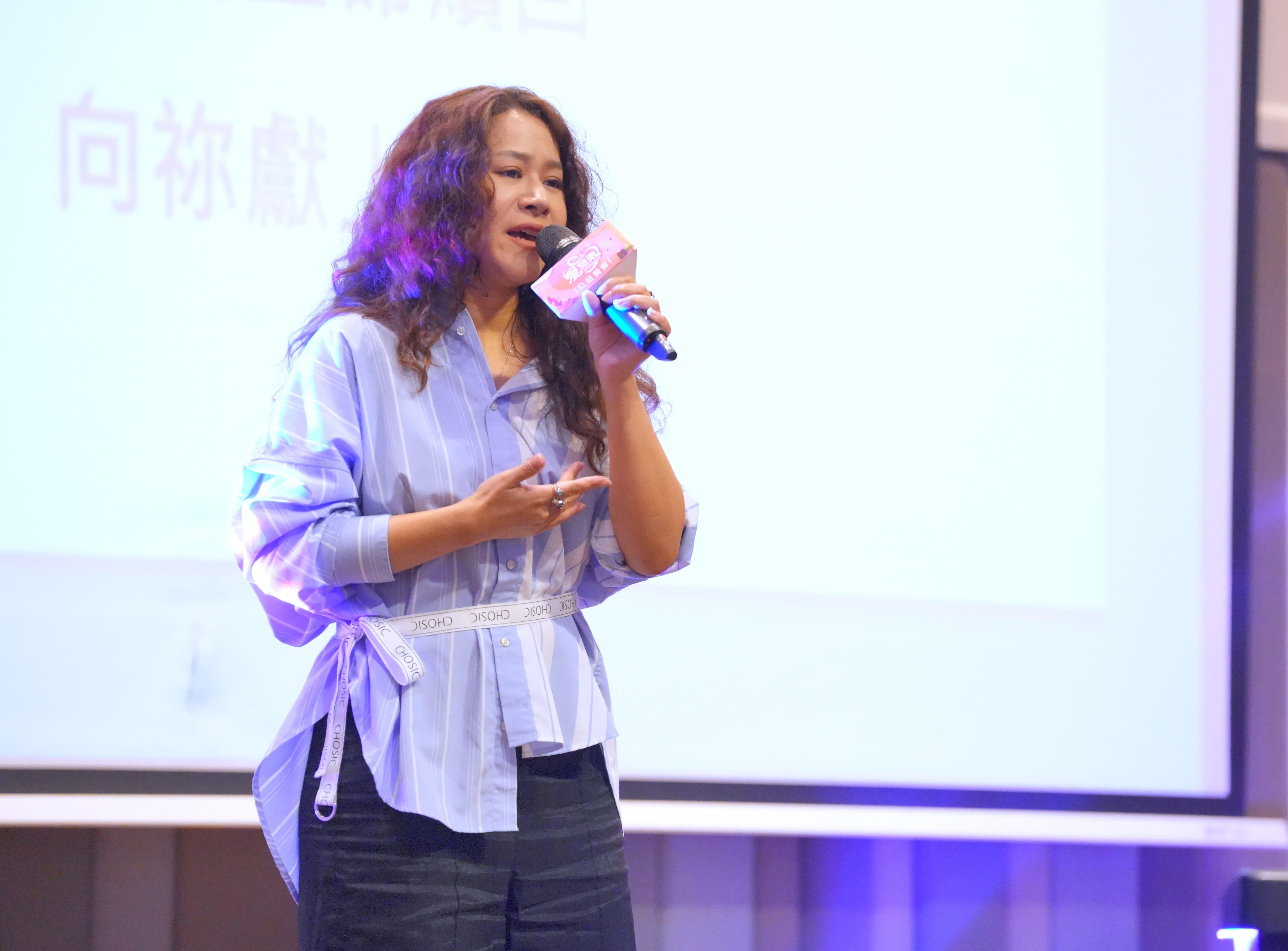 楊蒨時用歌聲觸動全場，氣氛溫馨。（圖／TVBS信望愛永續基金會提供）