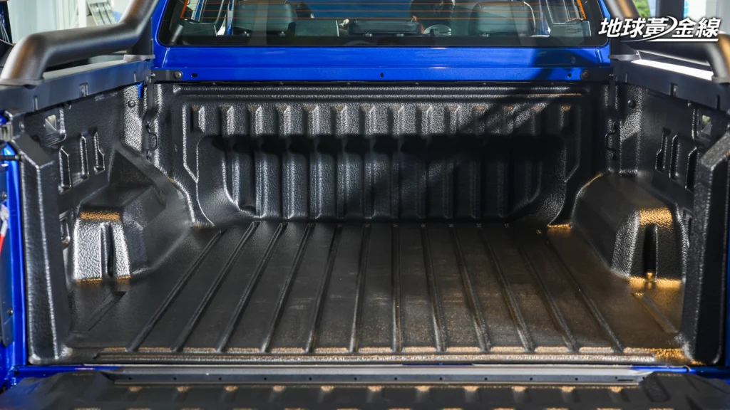 Amarok PanAmericana具有可裝載歐規標準棧板的貨斗空間。(圖/陳奕宏攝)