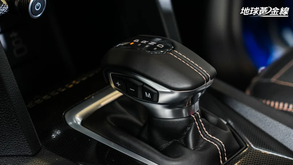 Amarok PanAmericana搭載來自Ford的10速手自排變速箱。(圖/陳奕宏攝)