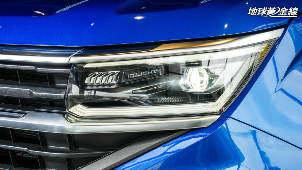 IQ.Light矩陣式LED頭燈為Amarok PanAmericana標準配備。(圖/陳奕宏攝)