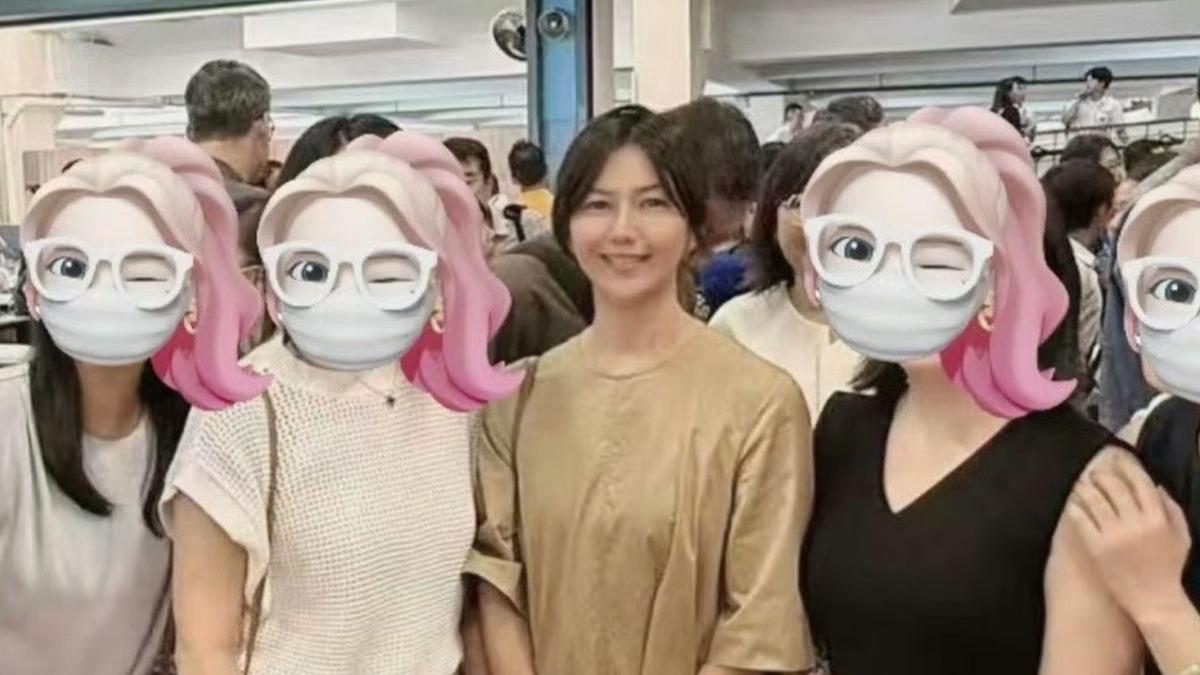 孫燕姿打扮樸素出席納小子畢業典禮 面露微笑和現場家長合照