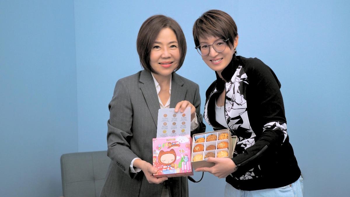 于美人在《新聞幕後》中談公益價值觀。(圖/TVBS)
