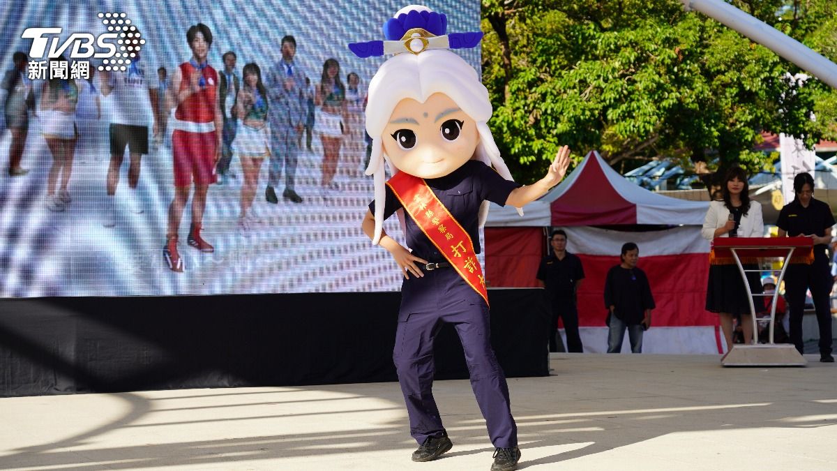 參加領100元!雲林兩千人聚公園打詐 這「男神」也來了