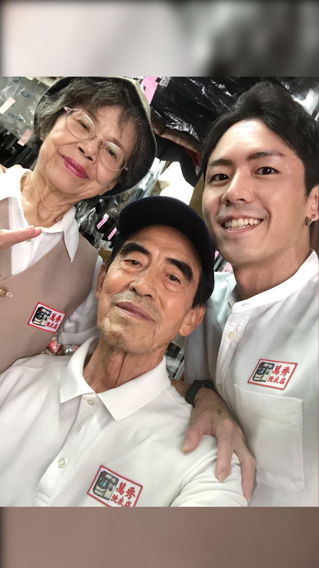張瑞夫分享和阿公阿嬤的合照。(圖/張瑞夫提供)