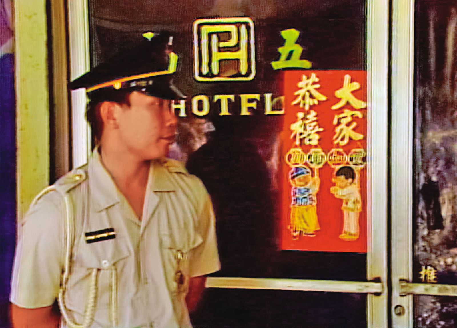命案發生後,員警封鎖現場進行蒐證。(圖/東森新聞提供)