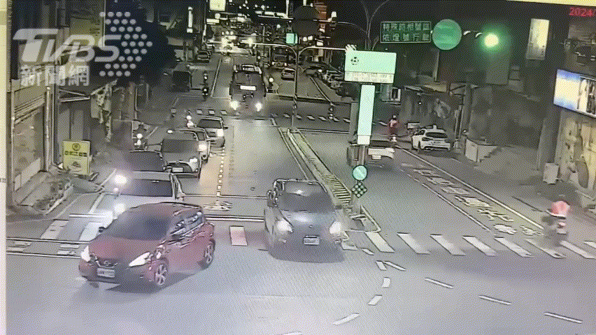 有片/客運硬要切!輾電動車「上下震動」 台南女高中生險沒命