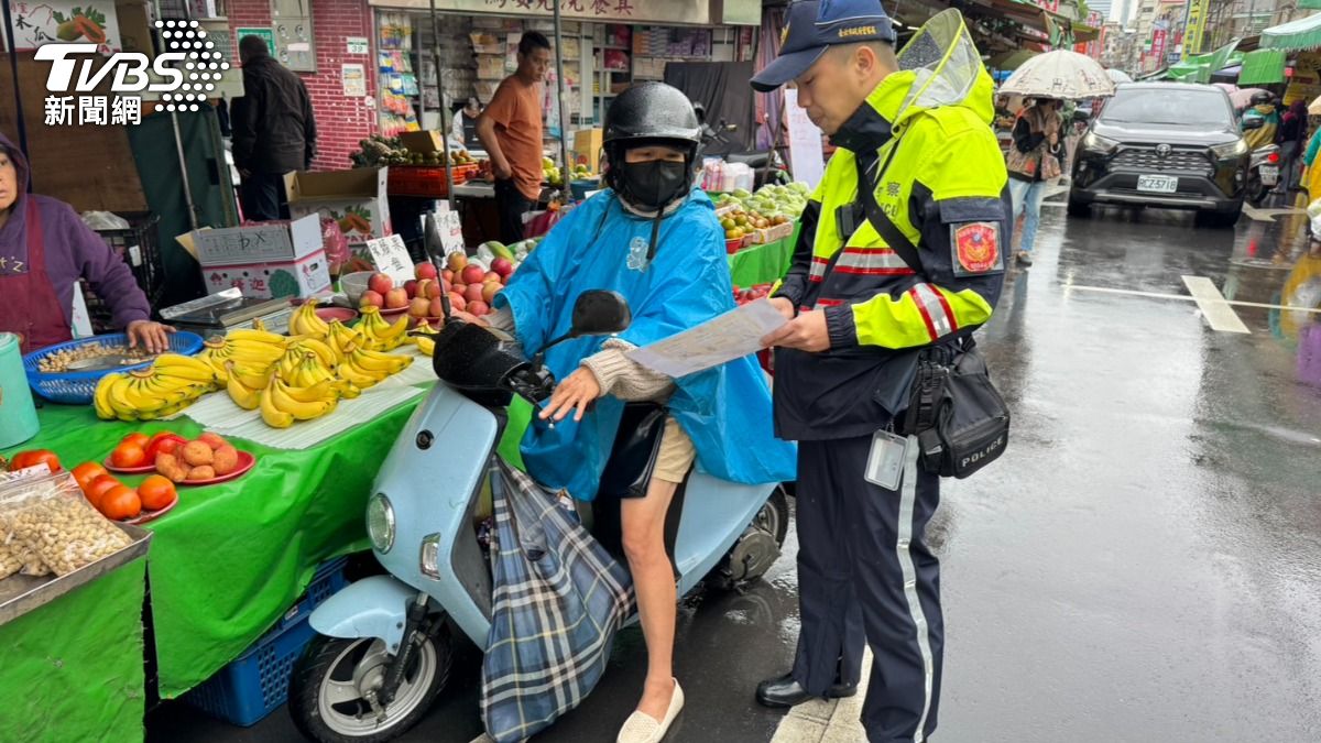掛牌了沒?微電車這天開始取締 松山警統計3大違規