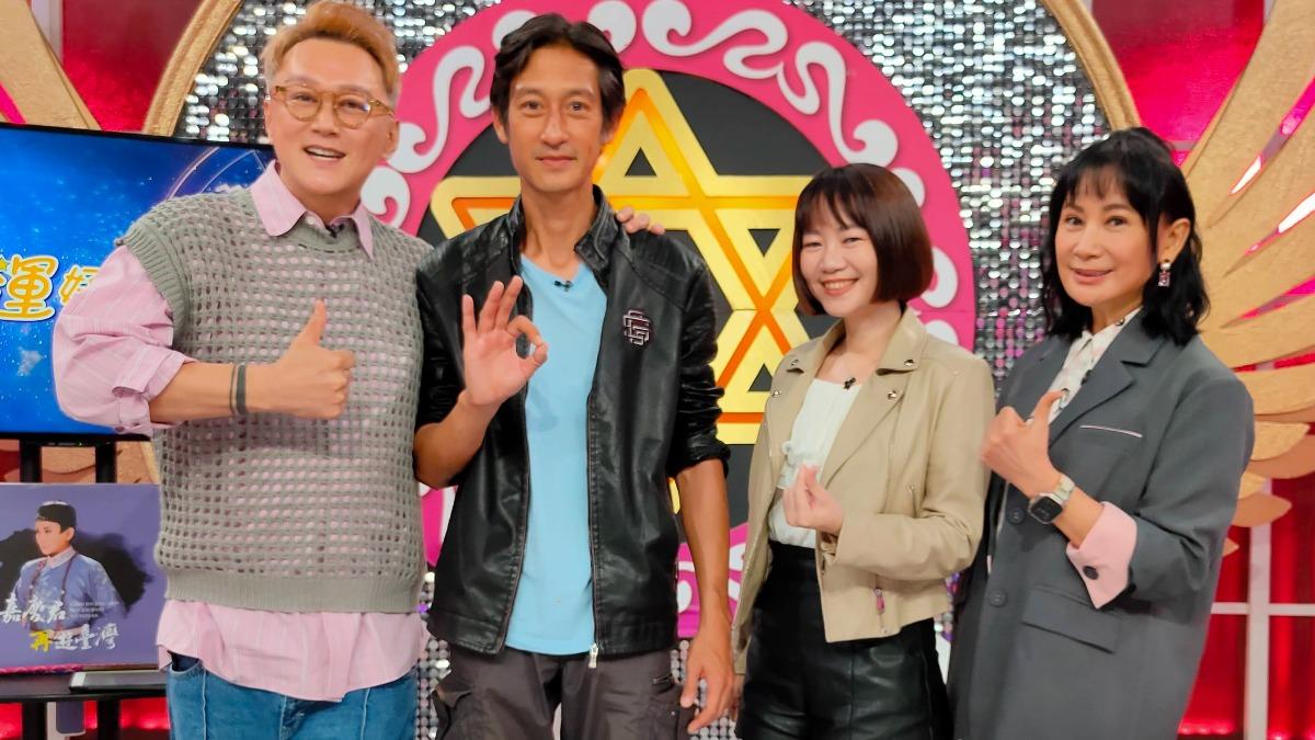唐治平(左二)認為母親和陳亞蘭(右)長很像。(圖/JET提供)