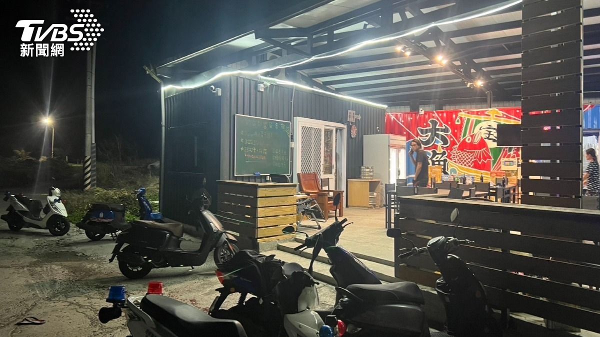 綠島燒烤店爆衝突。(圖/TVBS)