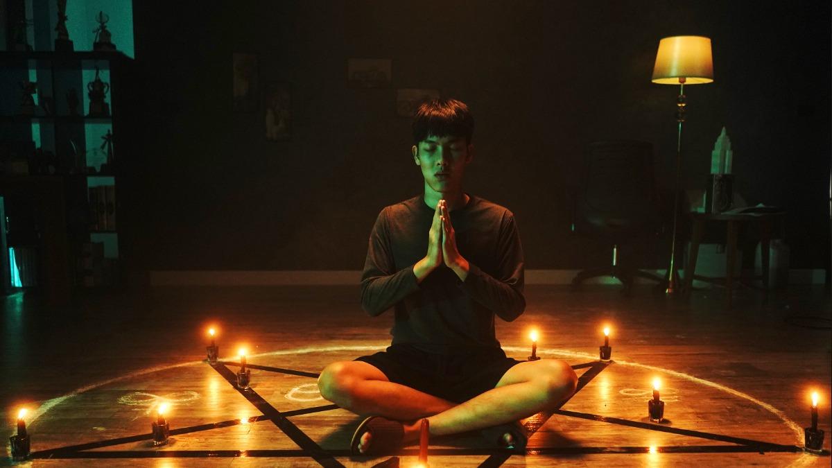 2大BL男神合體《鬼碟仙》挑戰禁忌! 陰陽眼演員真撞鬼:就在2樓