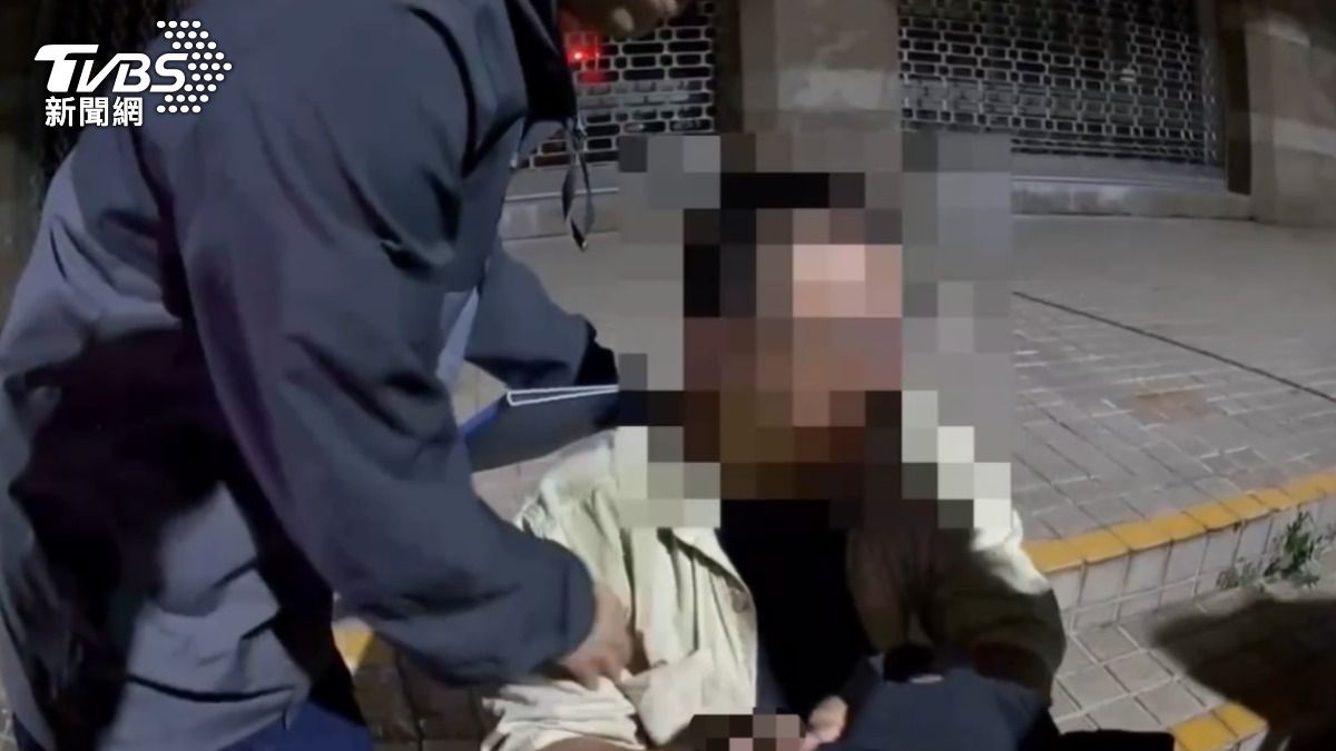 警方順利逮捕1嫌犯。（圖／TVBS）