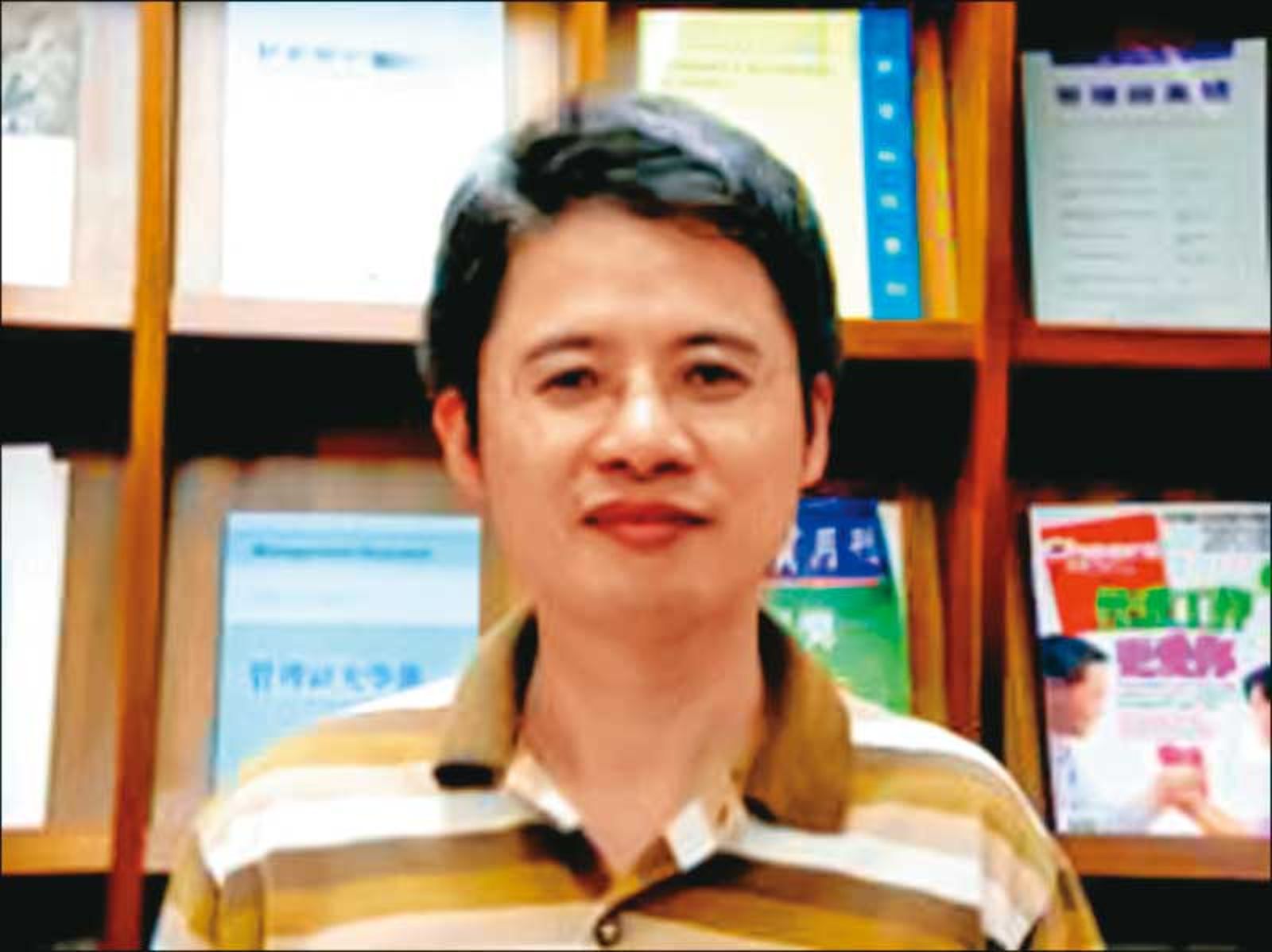 高雄科技大學教授唐惠欽(圖)幫研究生找槍手代寫論文,另涉性侵女學生。(圖/翻攝自高科大官網)
