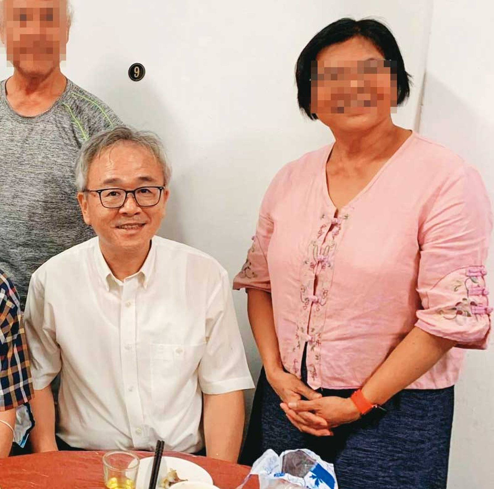 台中科大校長陳同孝(左)遭控護航林姓祕書(右)違法晉升。(圖/翻攝自陳同孝臉書)