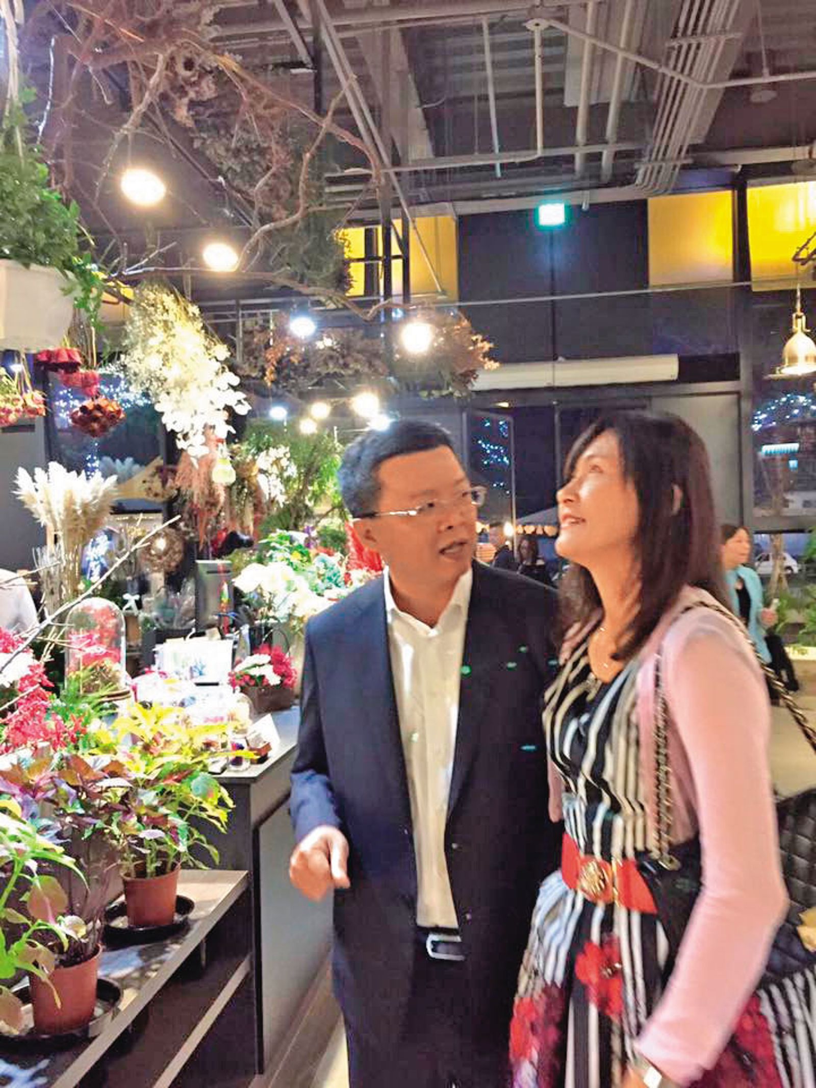 陳啟昱(左)與曾姿雯(右)離婚後,專案小組發現陳啟昱與酒店小姐Tina走很近,正清查2人是否有異常金流。(圖/翻攝曾姿雯臉書)