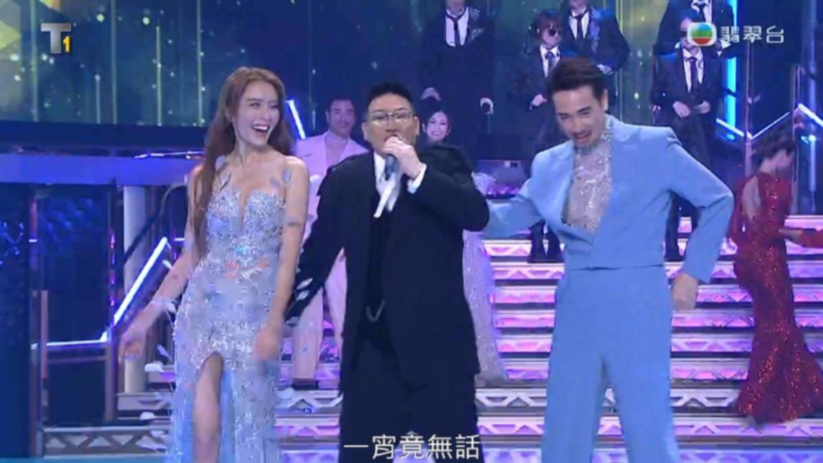 TVB台慶當紅藝人穿上設計師服飾走台步。(圖/翻攝自TVB)
