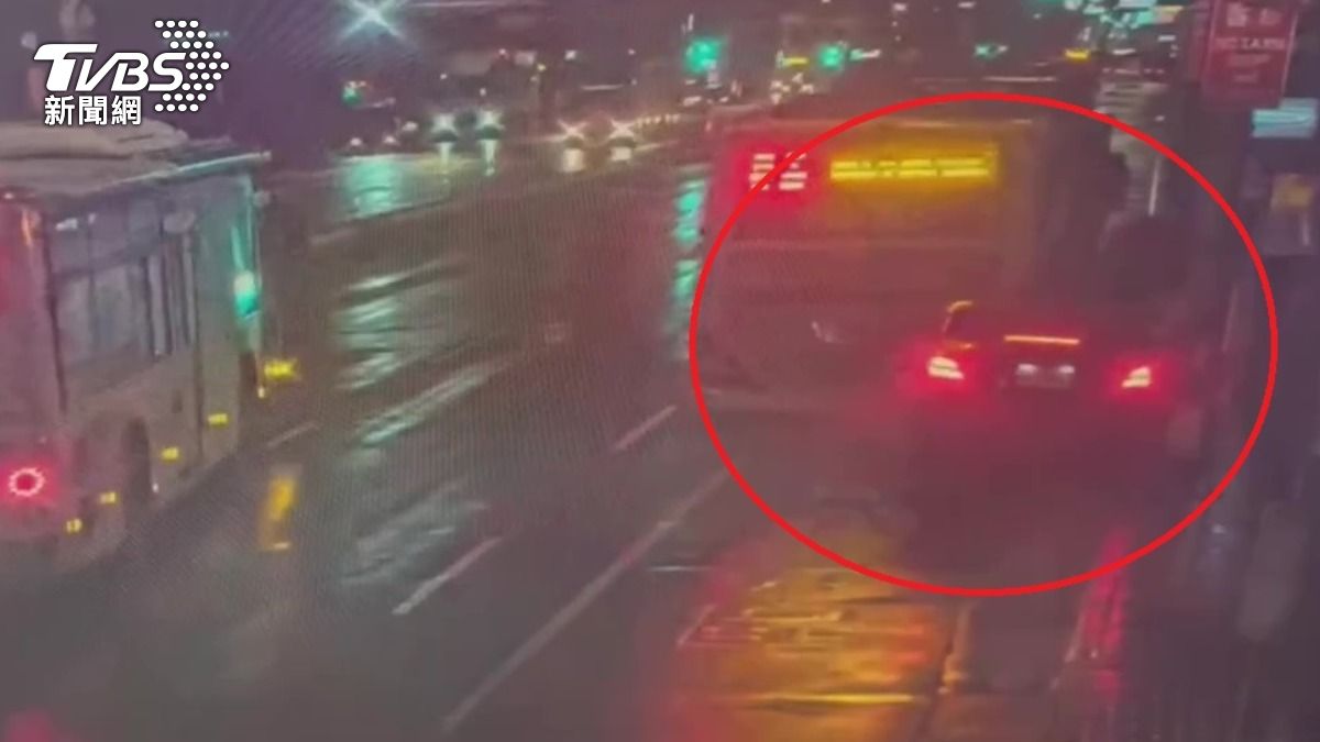 驚險!北車前公車遭賓士鬼切追撞 駕駛滿臉血緊急送醫