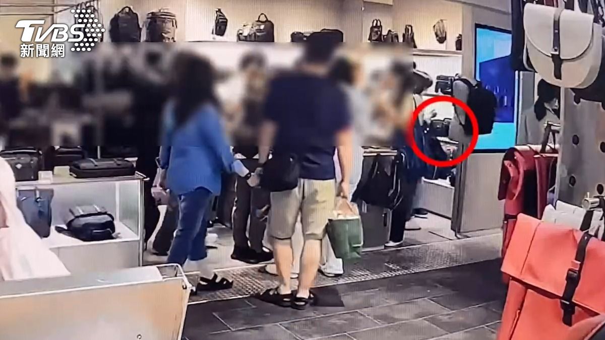 母女檔趁周年慶偷精品短夾、斜背包 被爆料才自首:良心不安