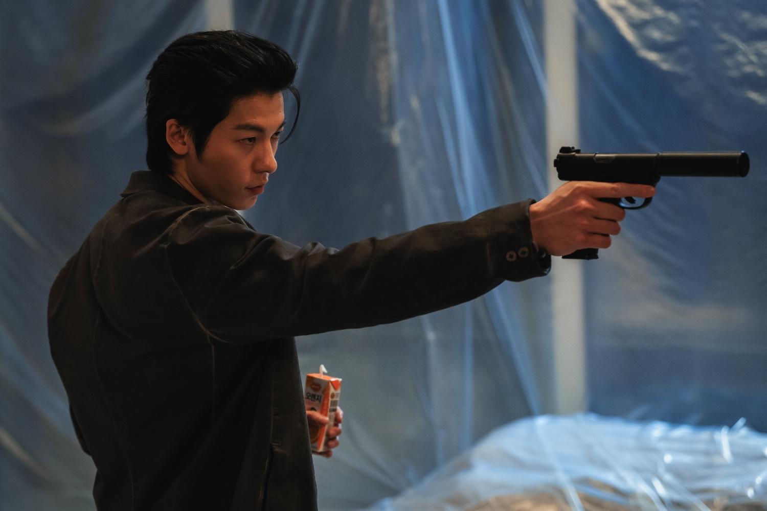 許光漢跟趙震雄在《無路可走：輪盤賭》中有精彩對手戲。（圖／Disney+提供）