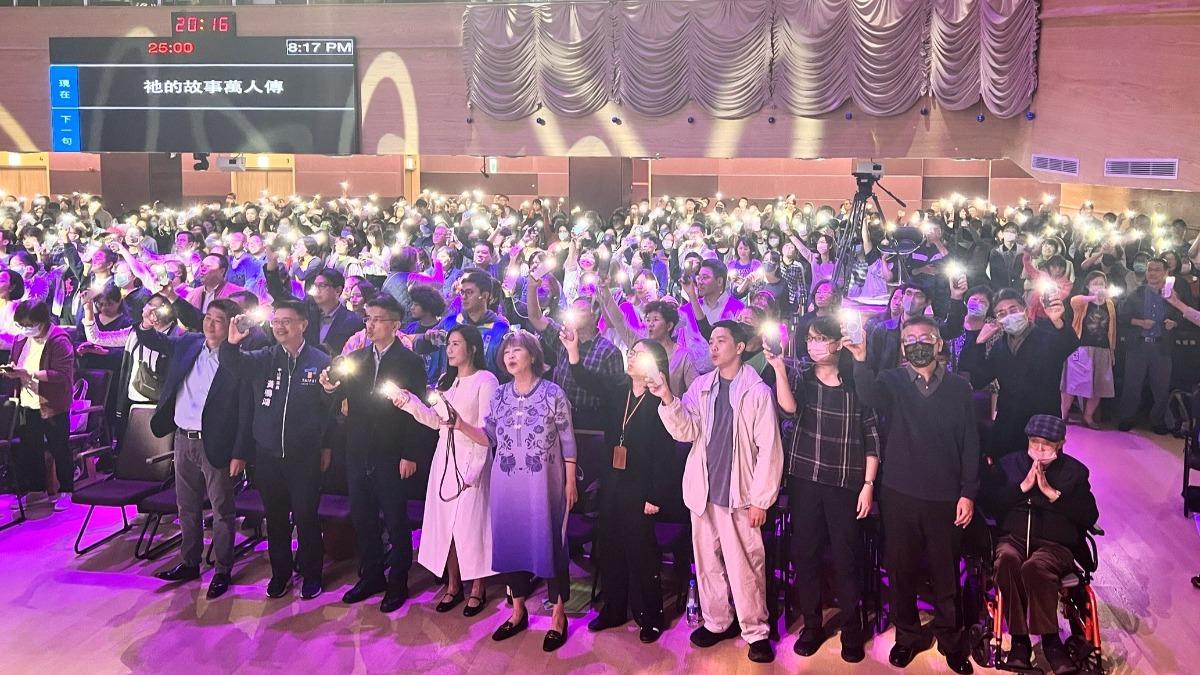 巨大禮物盒在大直!夏凱納靈糧堂暖心獻祝福 分享聖誕奇蹟好禮