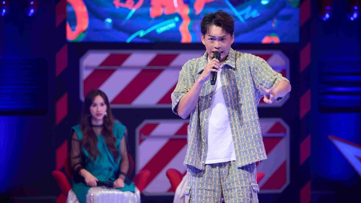 南港劉德華才現身「伍佰」也來了! 登台大秀台語RAP