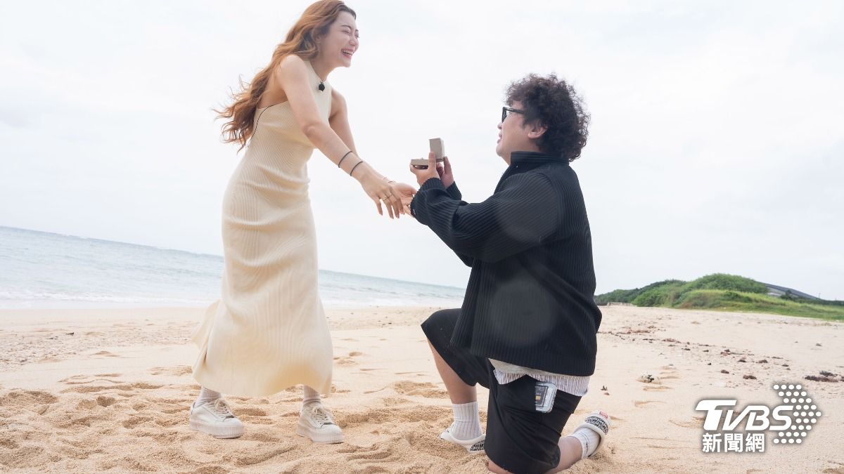 獨家/恭喜!納豆向8年女友依依求婚成功 沖繩浪漫喊:我的命是妳幫我撿回