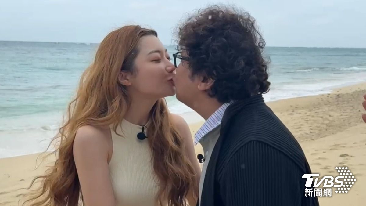 納豆向依依求婚成功。(圖/TVBS)