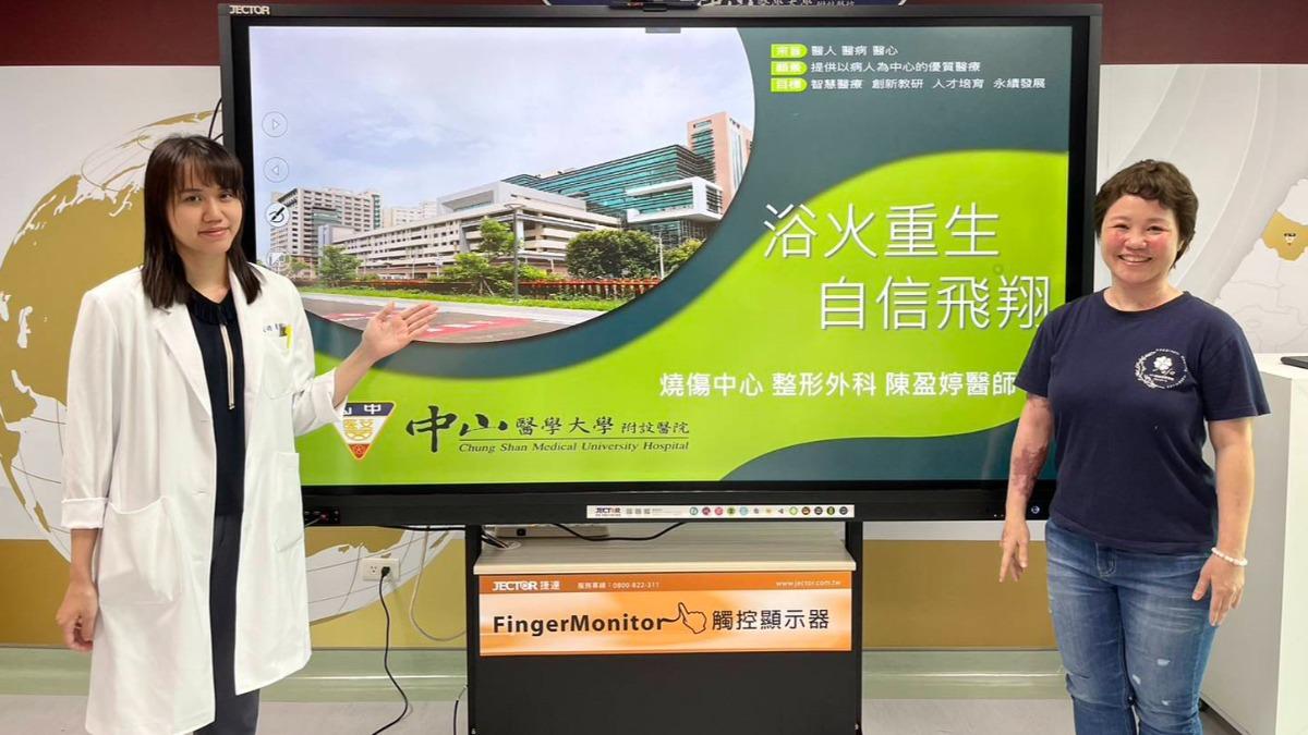 楊女(右)用正向樂觀的面對,配合中山附醫。(圖/中山附醫提供)