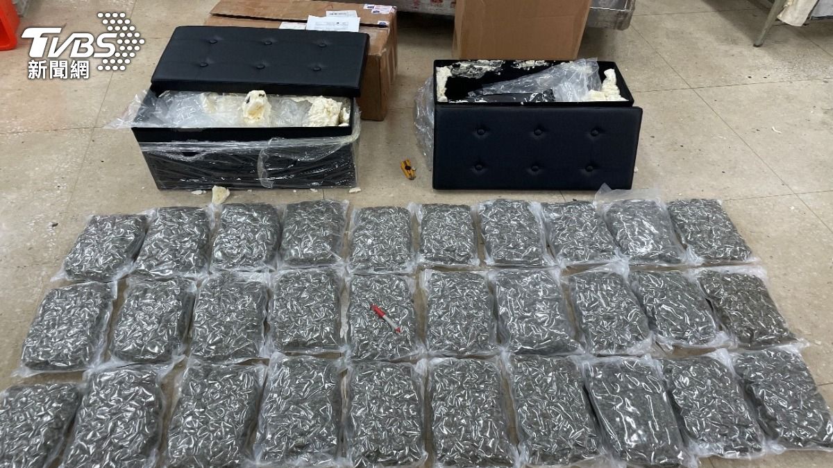 警方查獲50公斤多大麻,市價超過1億元。(圖/刑事局)