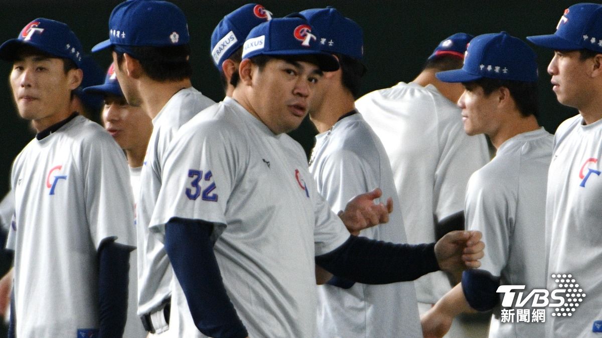 12強／曾頌恩坐空姐對面笑開懷　今突改口：我上飛機都在睡覺