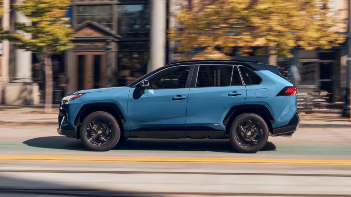 Toyota RAV4 2.5油電追加「曜黑魅影」的版本。（圖／Toyota）