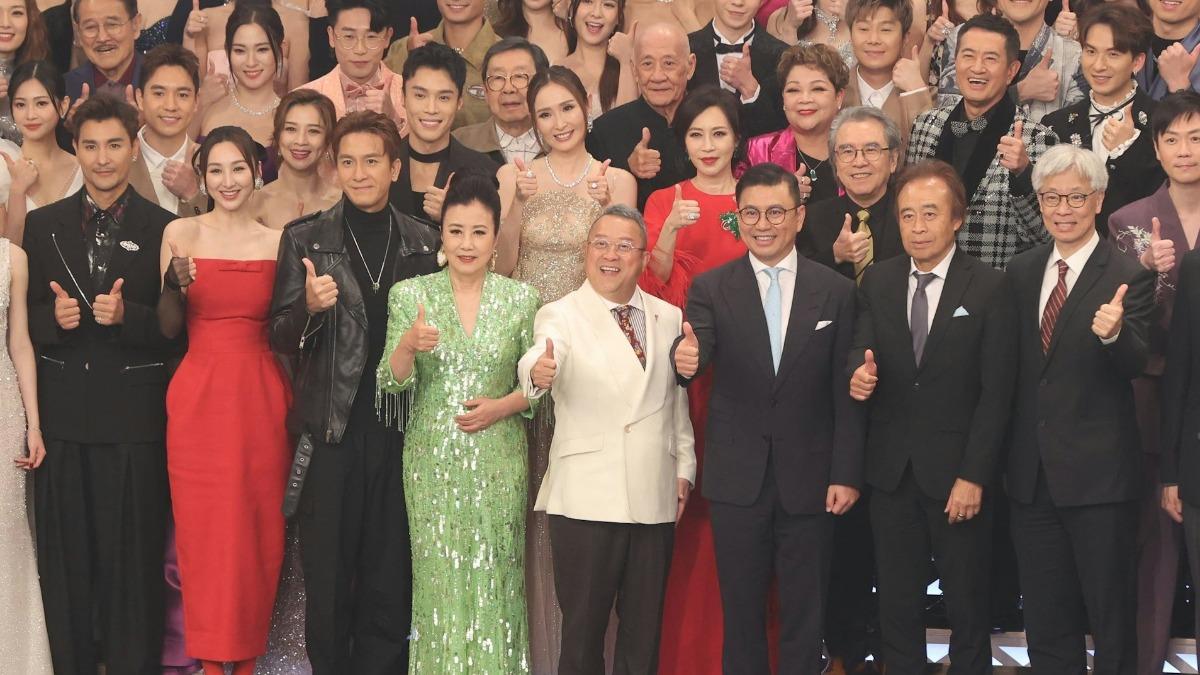 TVB台慶大合照!陳豪、馬國明「穩坐一哥」 2回歸巨星成焦點