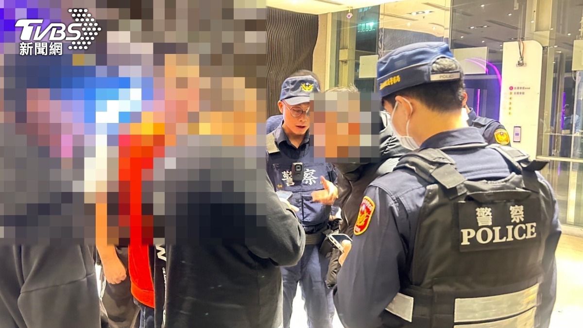 壽宴現場查獲一名毒品通緝犯全案依法送辦。(圖/TVBS)
