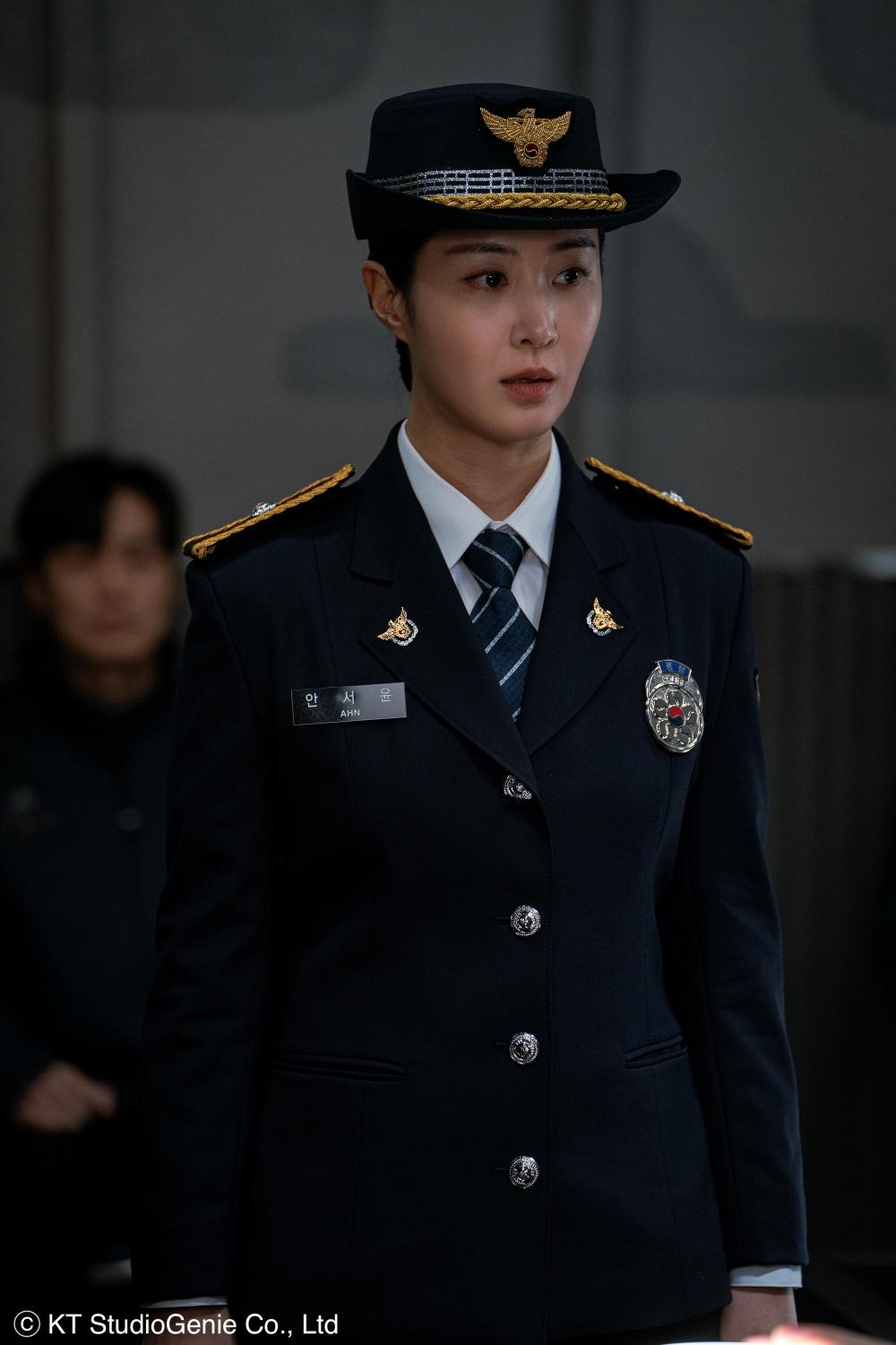 俞利飾演熱血女警,穿上警裝英氣煥發。(圖/Hami Video提供)
