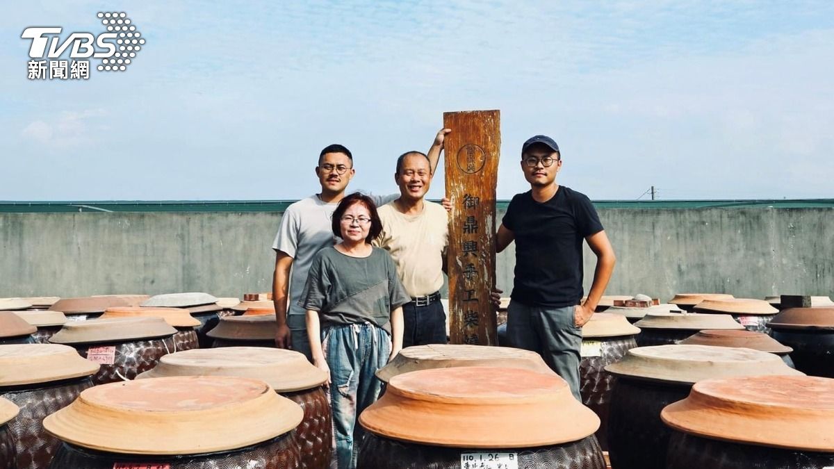 御鼎興醬油由2兄弟接班。(圖/TVBS)