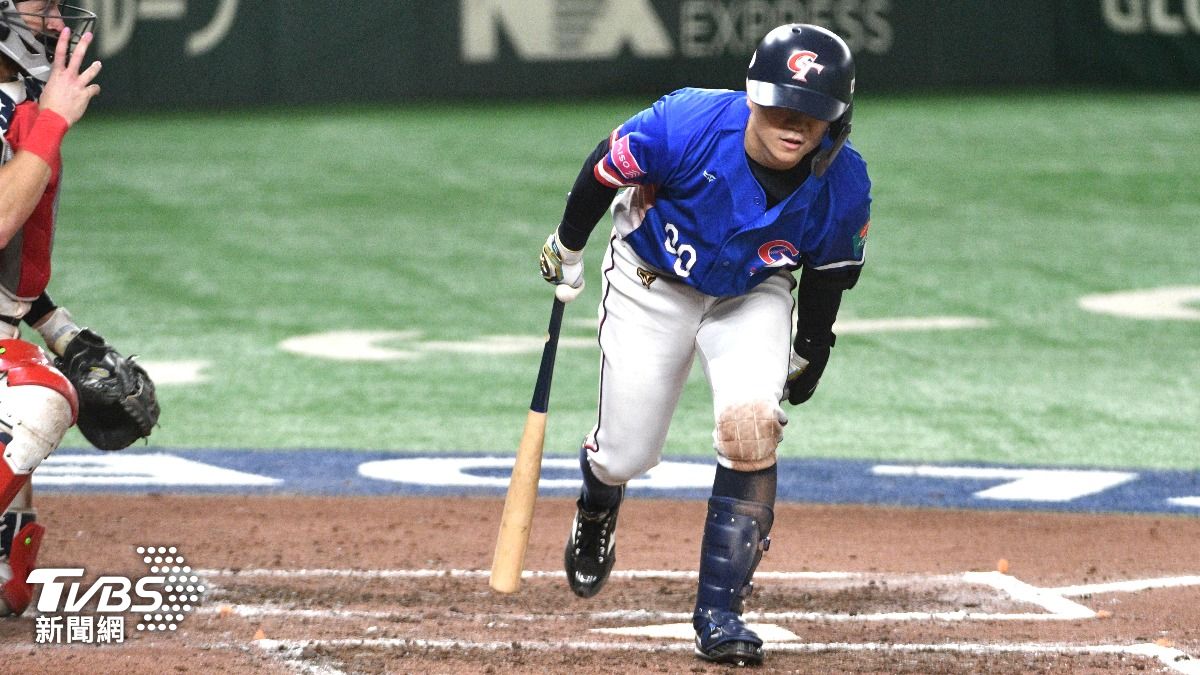 12強/江坤宇遭157公里火球觸身「回瞪投手」 親曝傷勢狀況