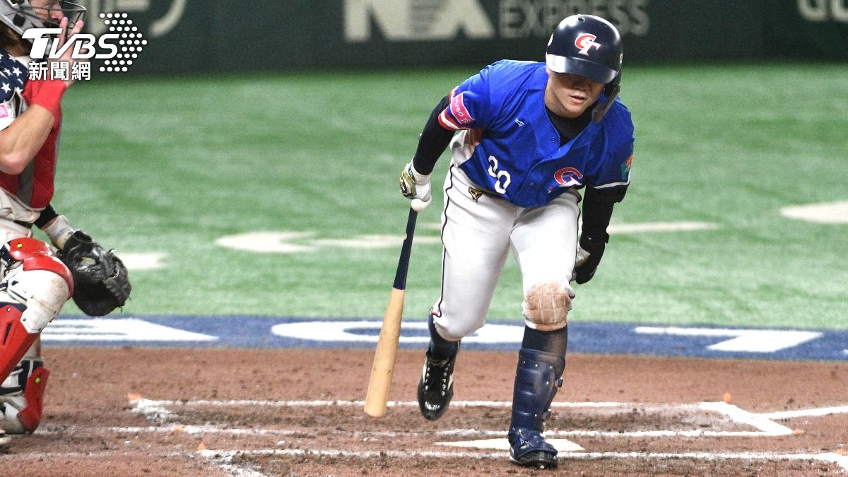 江坤宇觸身球。(圖/胡瑞麒攝)
