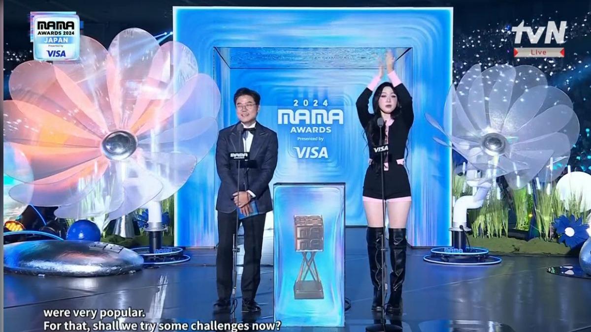MAMA/合體李泳知頒獎挑戰三振舞、〈APT.〉 羅PD被虧舞癡