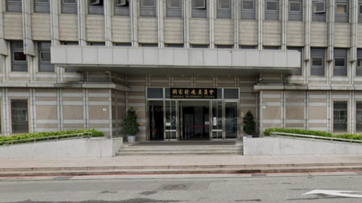 國發會員工血淚控訴！集體揭處長「高壓統治」 罹癌請假被刁難