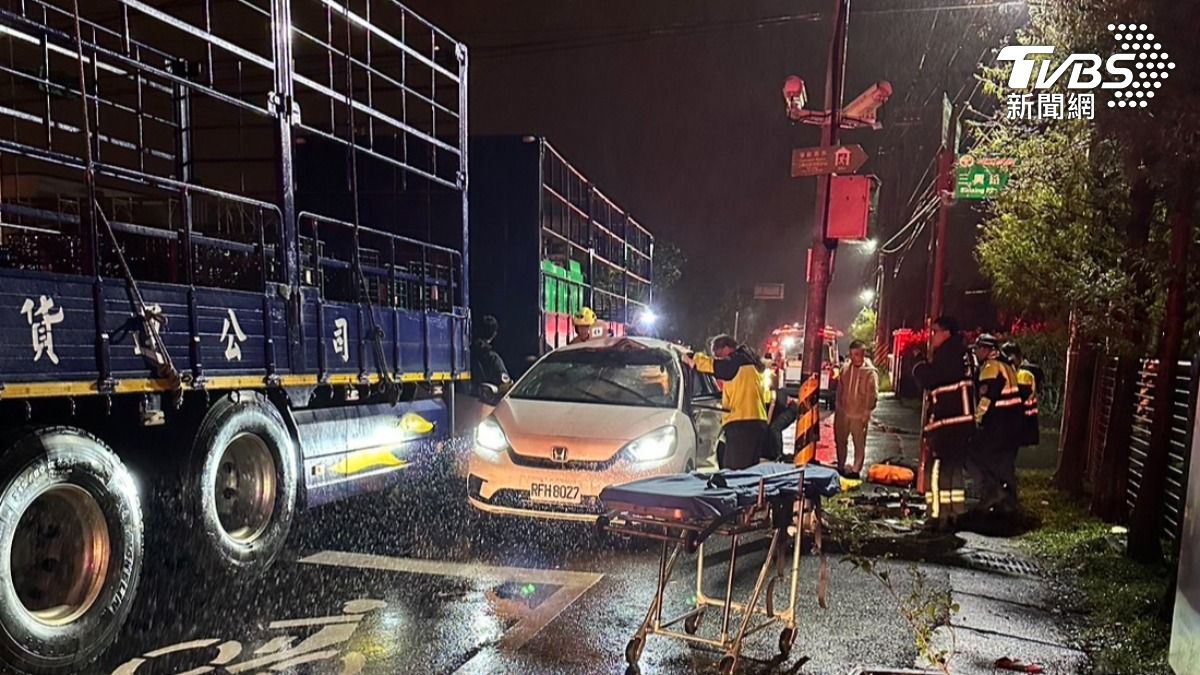 有片/宜蘭聯結車與小客車碰撞釀「3死2傷」 撞擊瞬間曝光