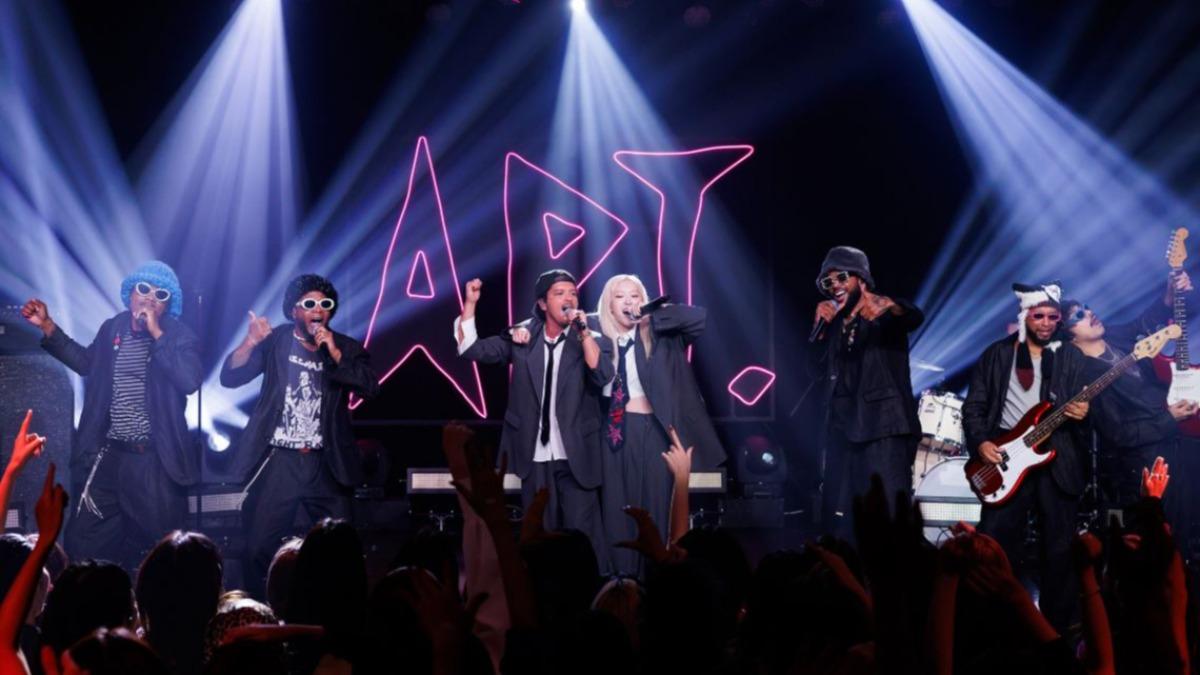 朴彩英、火星人合體MAMA！大跳洗腦《APT.》　播預錄舞台挨轟：把粉絲當什麼？