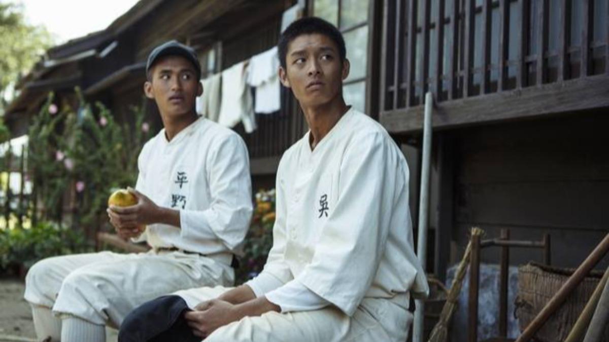 潘傑楷原本是飾演嘉農王牌投手「吳明捷」的第一人選,但他婉拒後由曹佑寧(右)主演。(圖/翻攝自KANO嘉農臉書)