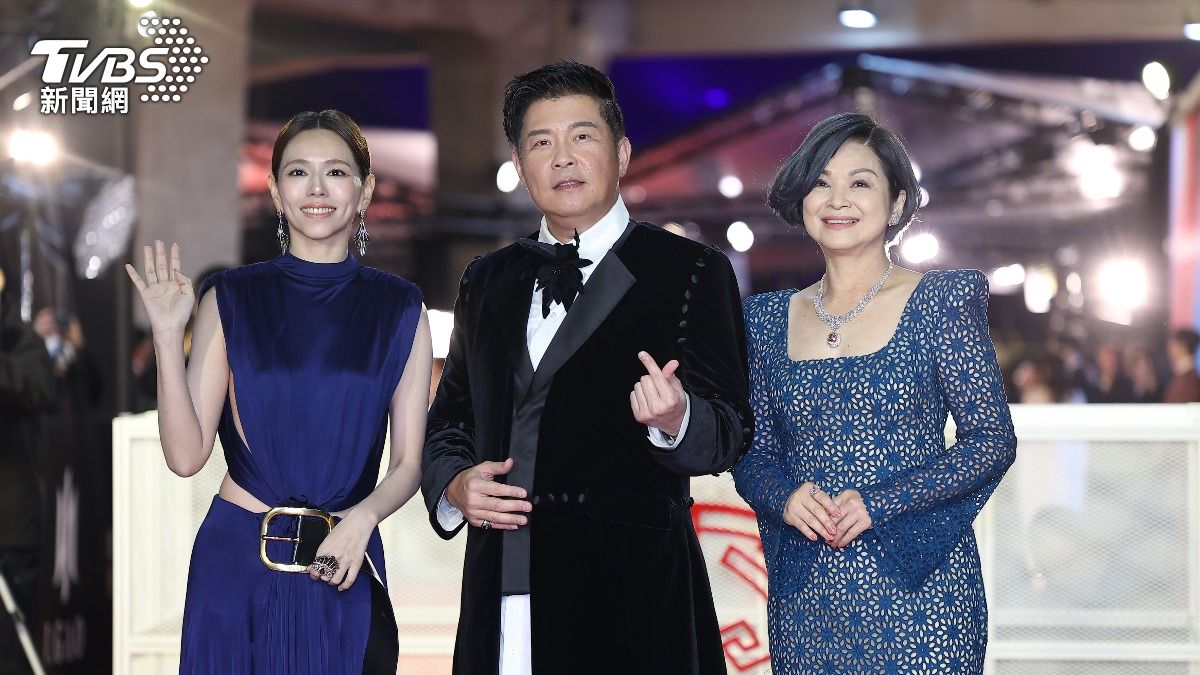 夏于喬(左起)、曾國城以及楊貴媚一起踏上紅毯。(圖/TVBS娛樂組攝)