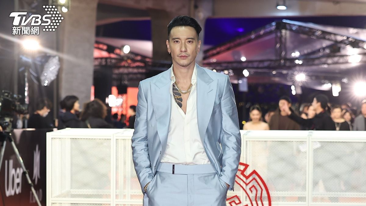 金馬61/懷秋逢喪父之痛現身了 跟王陽明「爆胸肌」走紅毯