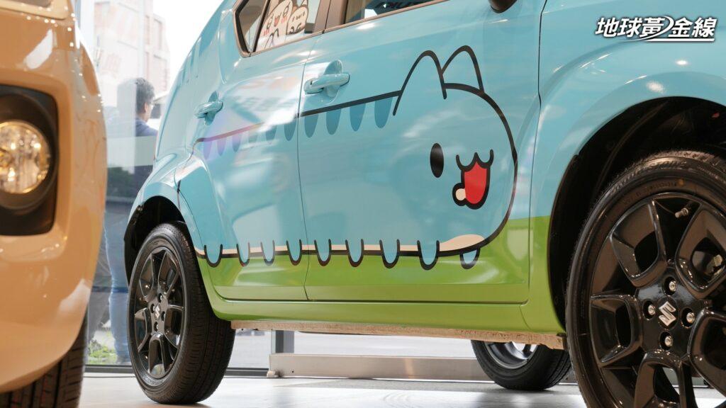 在外觀與內飾上，Ignis波聯名車款融入大量專屬車貼細節。（圖／ 地球黃金線）