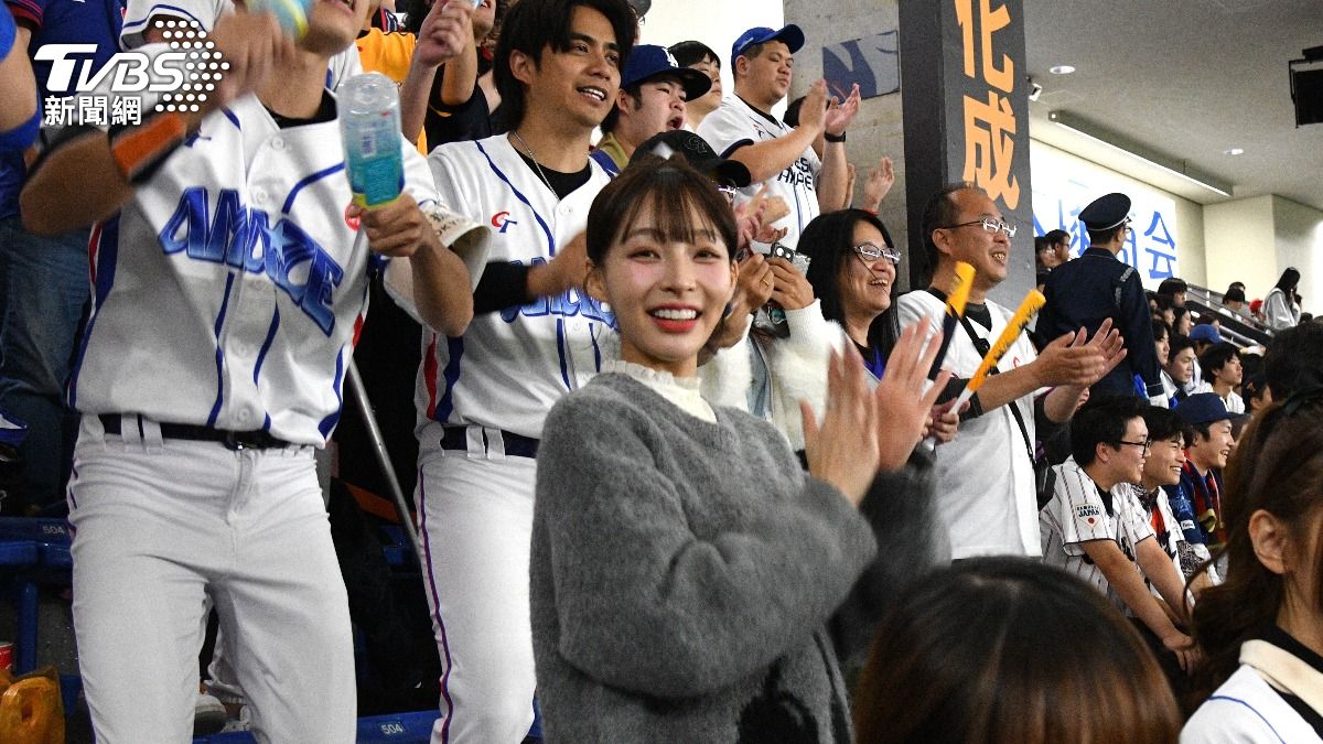 啦啦隊女神林襄來到東京巨蛋為中華隊加油。(圖/胡瑞麒攝)