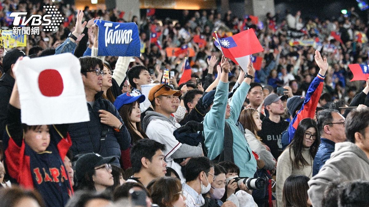 台日大戰。場邊粉絲十分熱烈。(圖/胡瑞麒攝)