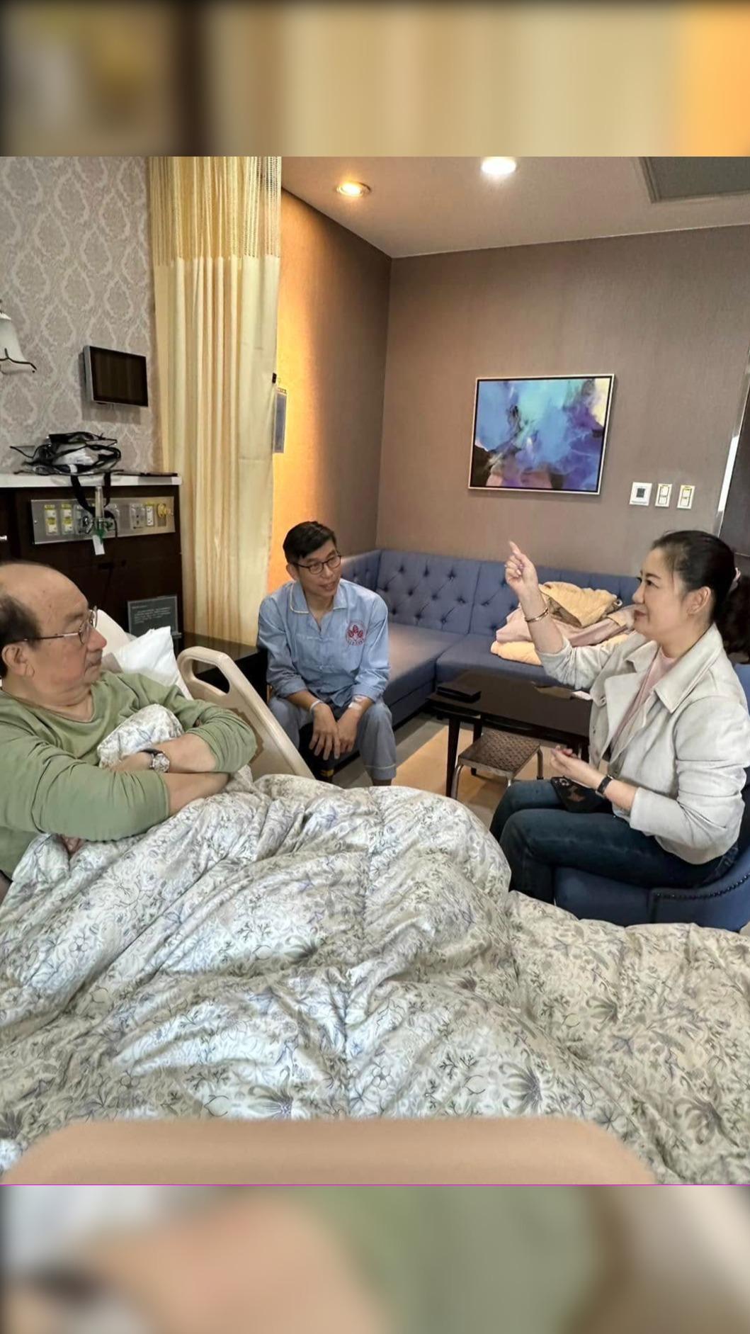 吳思瑤曝在醫院開「黨團大會」。(圖/翻攝自吳思瑤臉書)