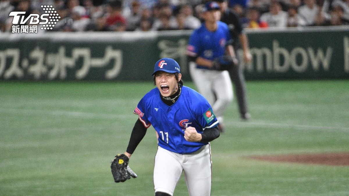 今晨6時突向34歲隊友陳冠宇。(圖/胡瑞麒攝)
