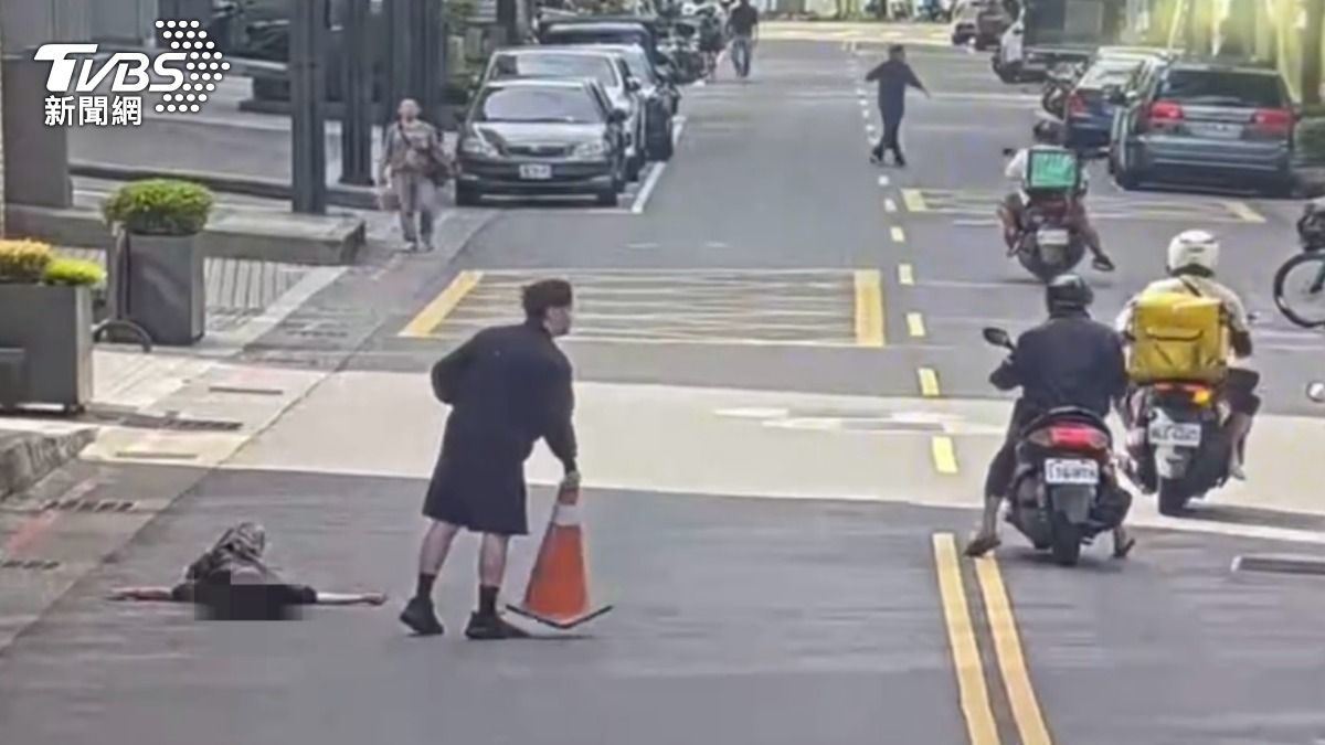北市內湖情殺!女遭男友持刀狂砍命危 行兇男左胸刀傷送醫